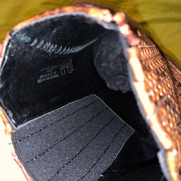 🛍SOLD🛍 Zara High Heeled Printed Leather Booties - Picture 4 of 5